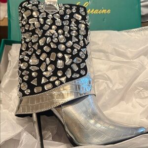 ⭐️$25⭐️Lauren Lorraine Silver and Black Embellished Women's Boots size 7.5 NIB